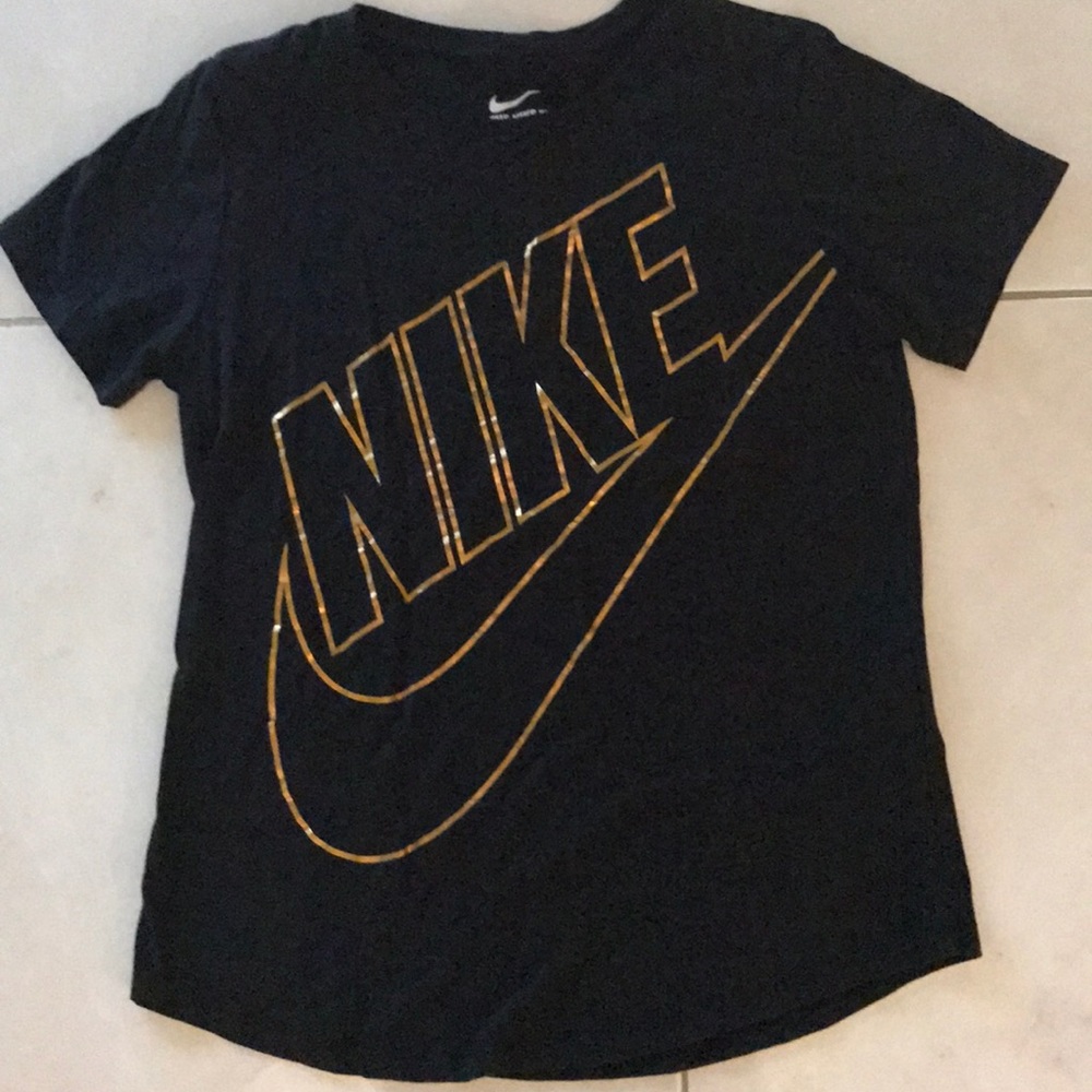 Women's Nike top